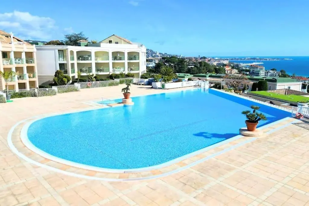 4 People With Pool Tennis Parking Air Cond Cannes Frankrig
