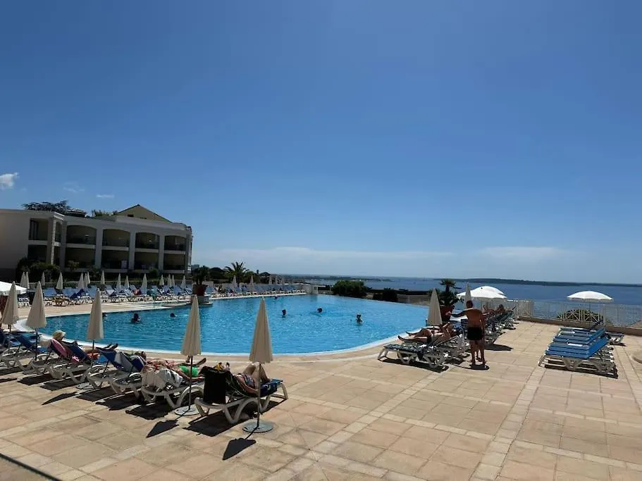 4 People With Pool Tennis Parking Air Cond Cannes 0*,